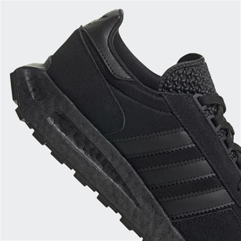 adidas shoes hitam.